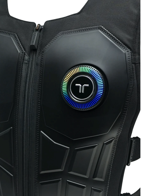 bHaptics FPS Bundle con TactSuit Pro y TactSleeve, dispositivos hápticos para una experiencia inmersiva en juegos FPS.